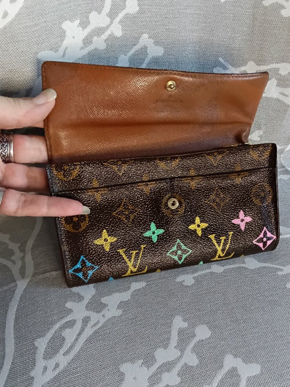 ✨ CUSTOM One of a Kind Hand-Painted Authentic Louis Vuitton Monogram Wallet ✨ - Picture 4 of 16